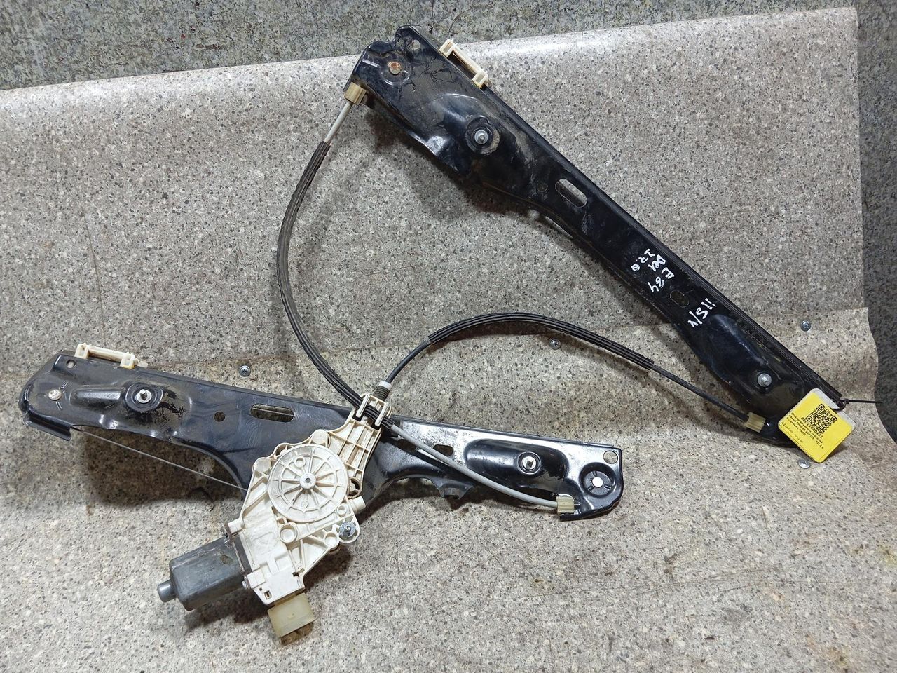 стеклоподъемник передний левый BMW X1 E84 (2009 - 2012), 2.0 л., дизель, АКПП, задний привод, 2990293 - фото №1