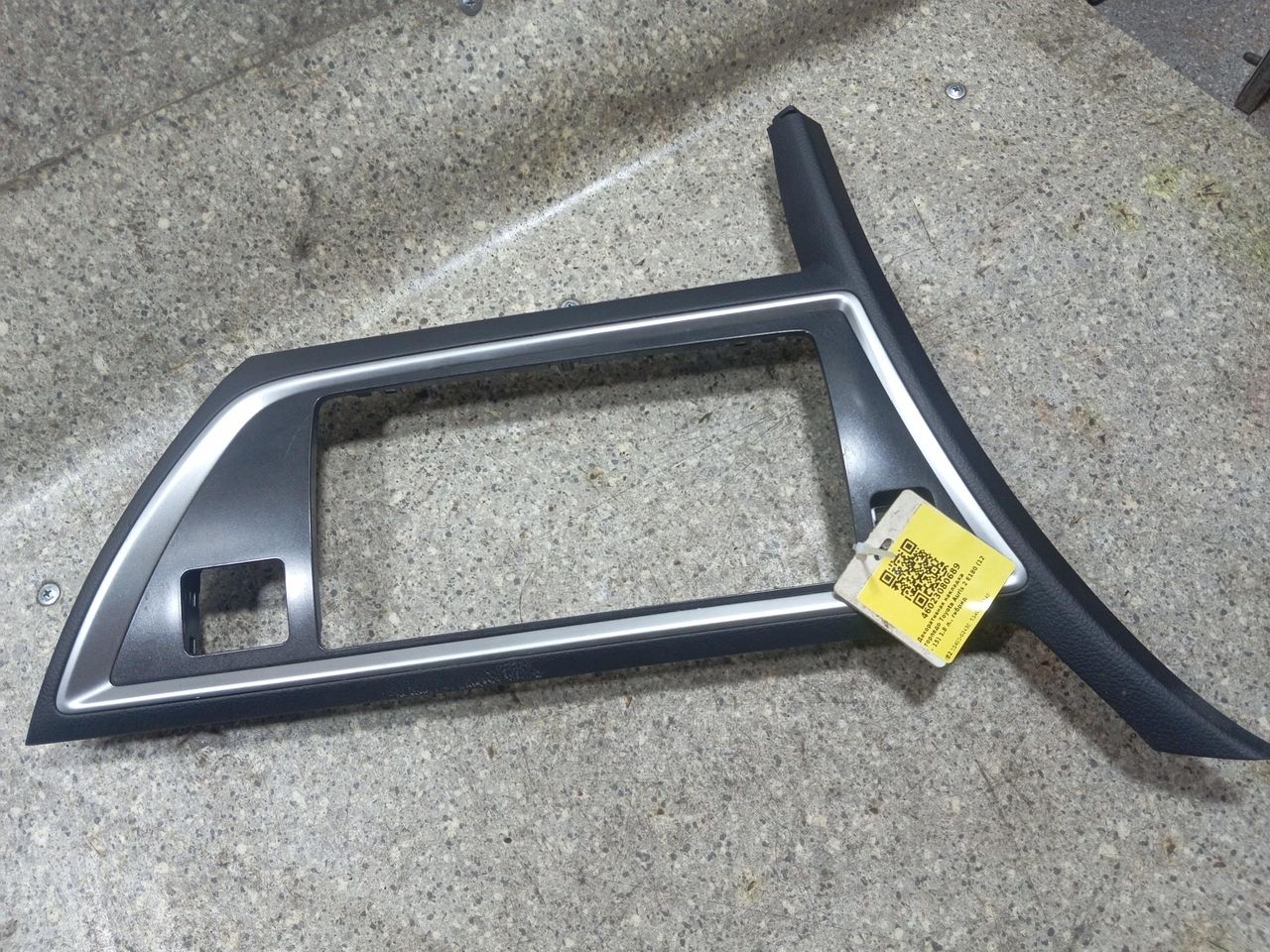 накладка на торпедо (консоль) Toyota Auris 2 поколение (2012 - 2015), 1.8 л., гибрид, универсал, 55405-02430, 55405-02440 - фото №1