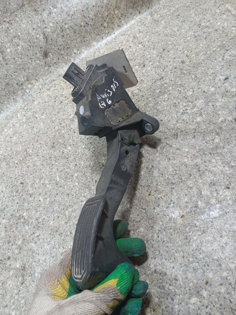 педаль Toyota Auris 2 поколение (2012 - 2015), 1.8 л., гибрид, универсал, 78110-02120 - фото №1