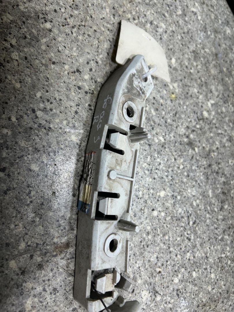 Крепление бампера переднего Ford Focus 3 поколение (2011 - 2015), 1.6 л., бензин, BM51-17D958 - фото №1