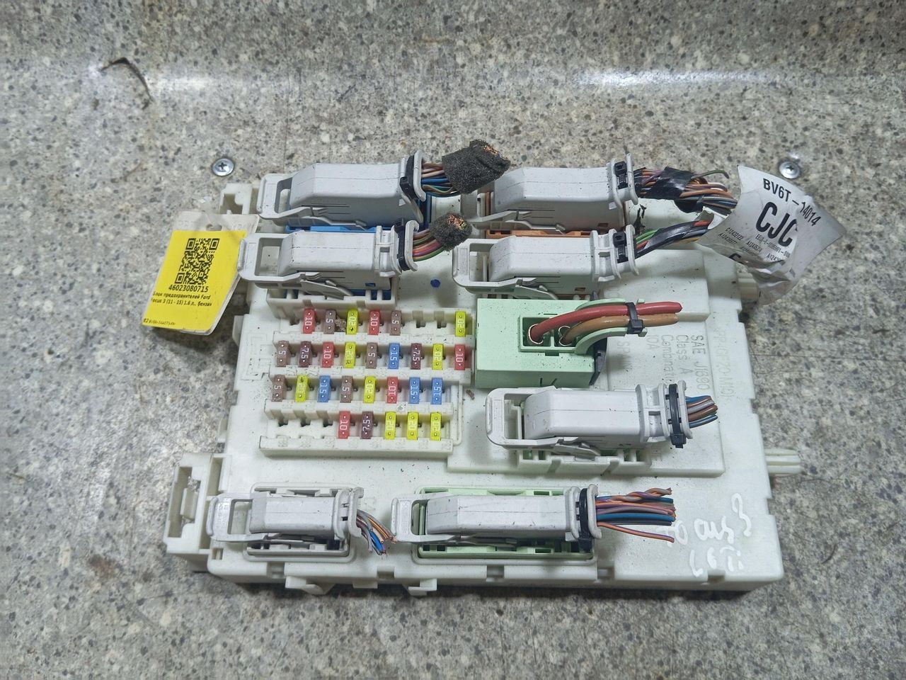 блок предохранителей Ford Focus 3 поколение (2011 - 2015), 1.6 л., бензин, BV6N-14A073-FM - фото №1