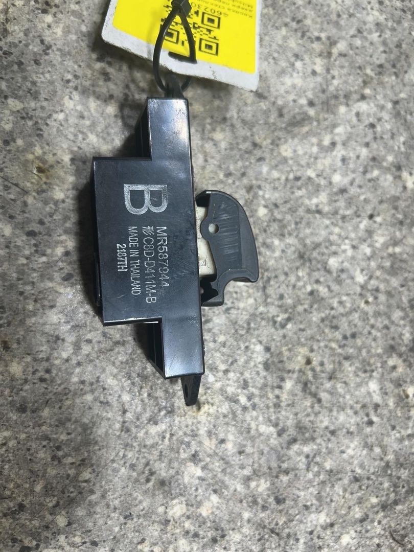 кнопка стеклоподъемника двери Mitsubishi Colt 6 поколение (Z20/Z30) (2002 - 2012), хетчбэк 5 дв. - фото №1