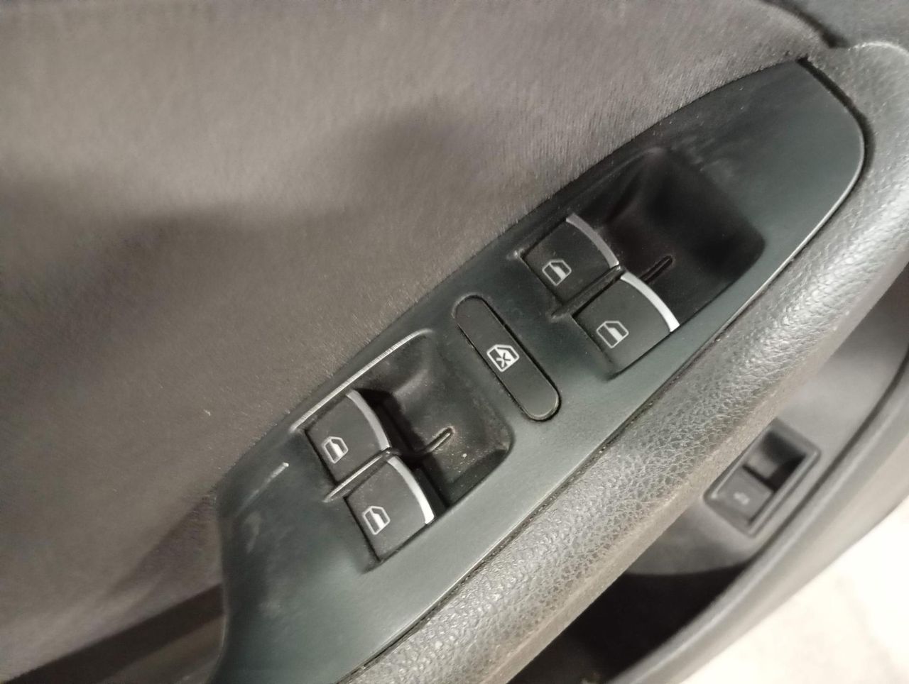 блок управления стеклоподъемниками Volkswagen Jetta 6 поколение (2010 - 2015) - фото №1
