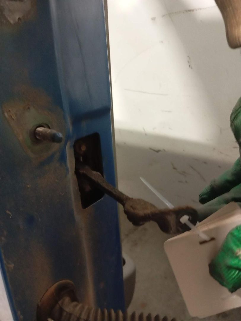 ограничитель открывания двери Renault Logan 1 поколение (2004 - 2009) - фото №1