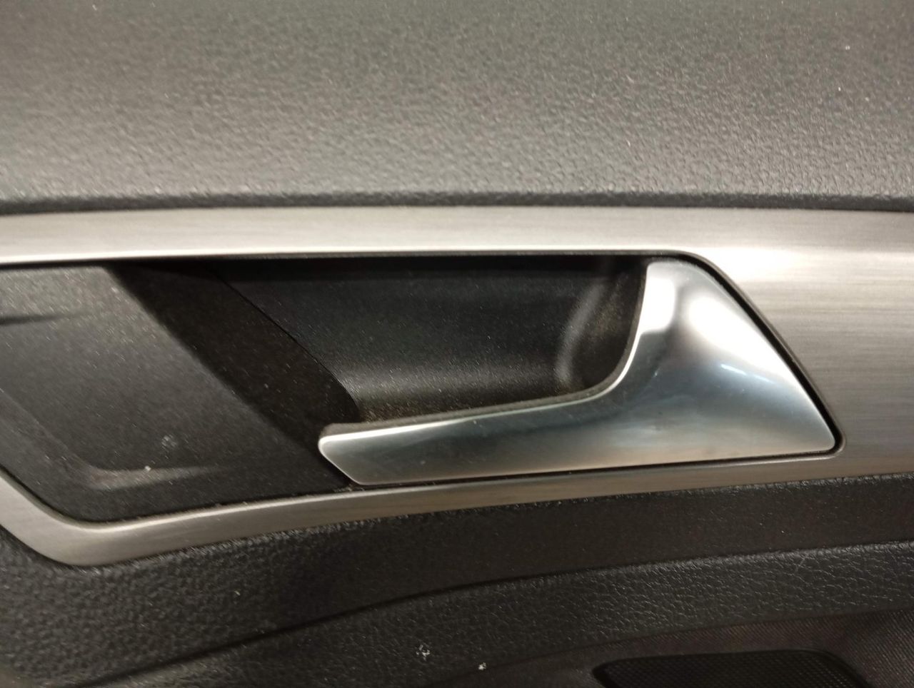 ручка внутренняя задняя правая Volkswagen Golf 7 поколение (2012 - 2017), 1.6 л., дизель, универсал - фото №1