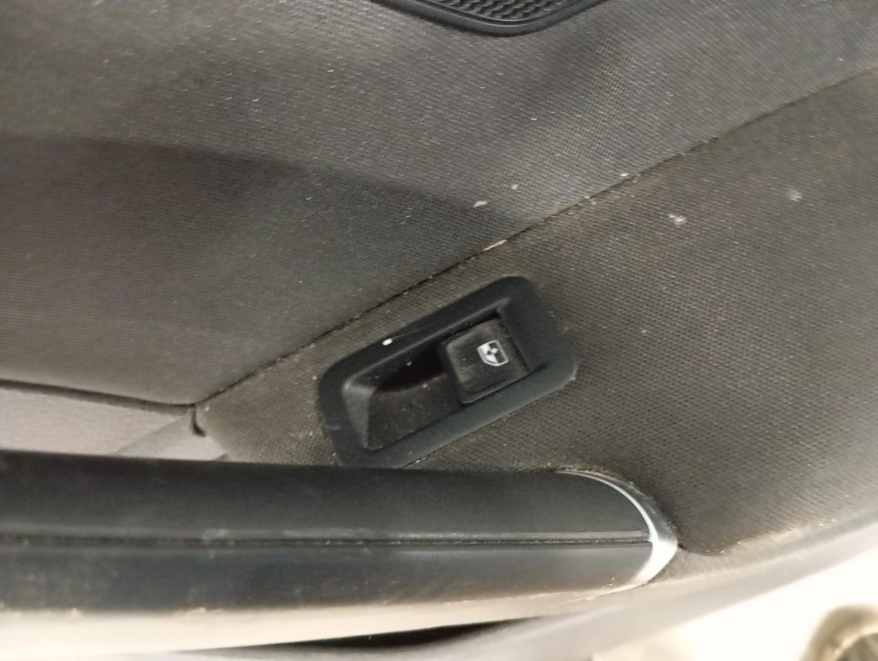 кнопка стеклоподъемника двери задней правой Volkswagen Golf 7 поколение (2012 - 2017), 1.6 л., дизель, универсал - фото №1