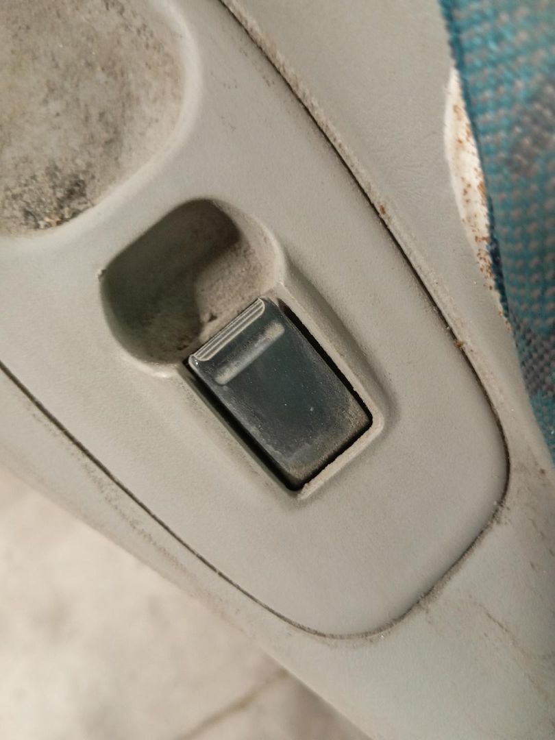 кнопка стеклоподъемника двери Nissan Almera Tino V10 (2000 - 2003) - фото №1