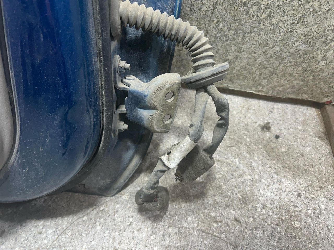 дверная проводка Nissan Almera Tino V10 (2000 - 2003) - фото №1