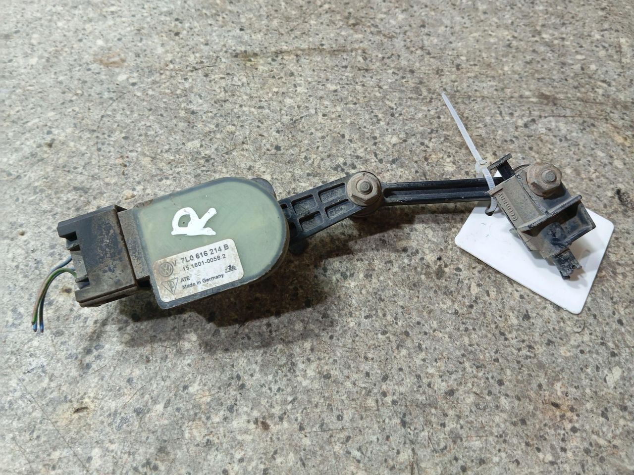 датчик дорожного просвета Volkswagen Touareg 1 поколение (2002 - 2007), 2.5 л., дизель, 7L0616214B - фото №1