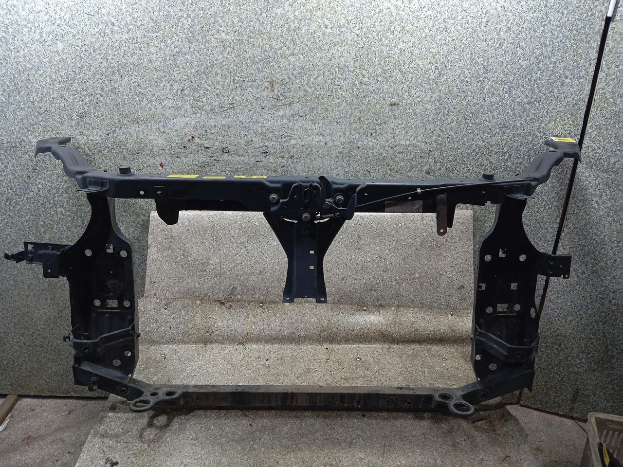 передняя панель крепления облицовки (телевизор) Nissan Qashqai 1 поколение (2006 - 2010), 1.5 л., дизель - фото №1