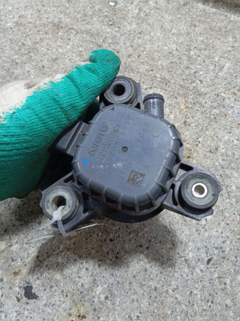 насос антифриза дополнительный Toyota Auris 2 поколение (2012 - 2015), 1.8 л., гибрид, универсал, G09040-52010 - фото №1