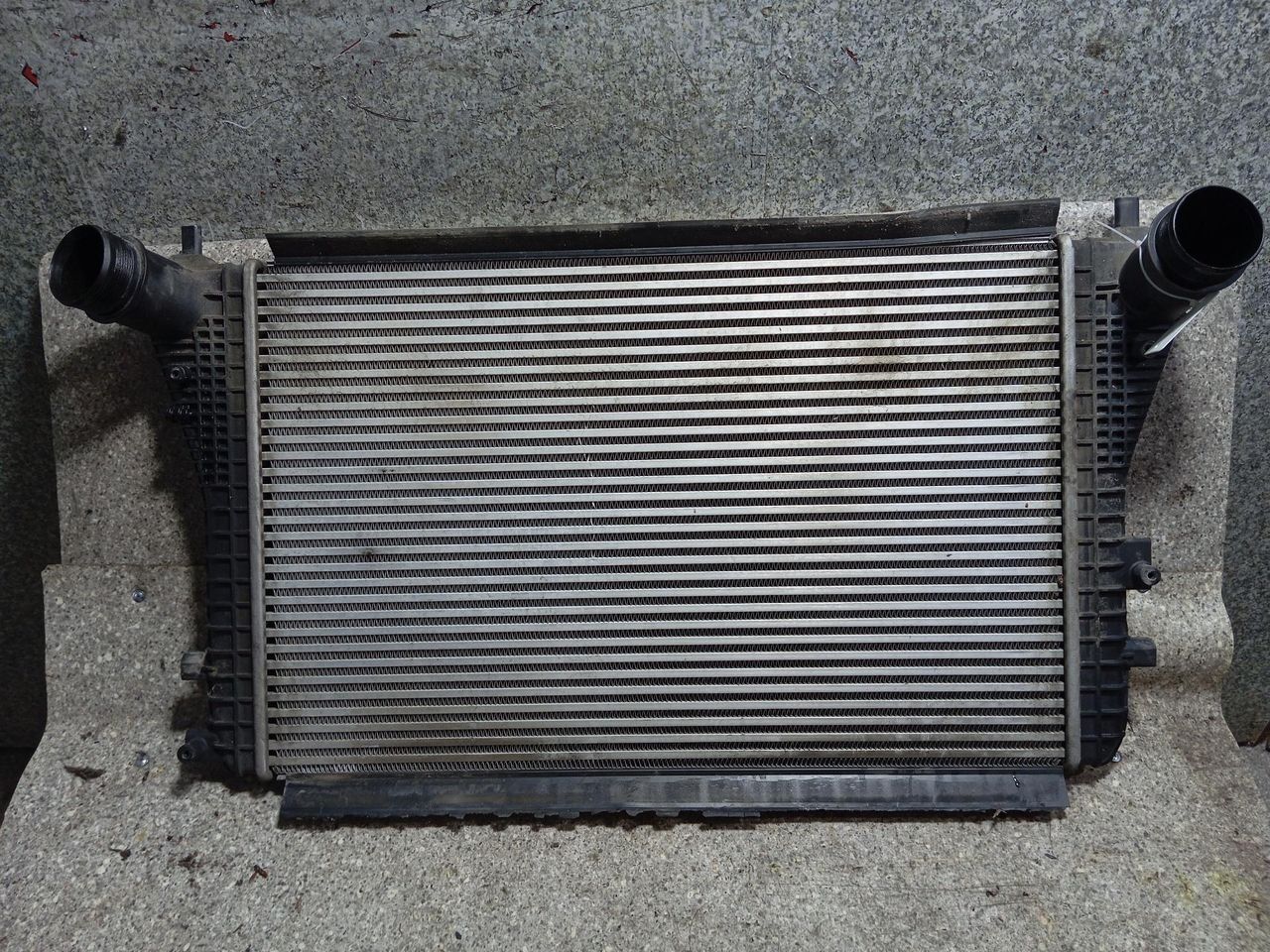 интеркулер Volkswagen Passat B6 (2005 - 2010), 2.0 л., TDi, 3C0145805AE - фото №1