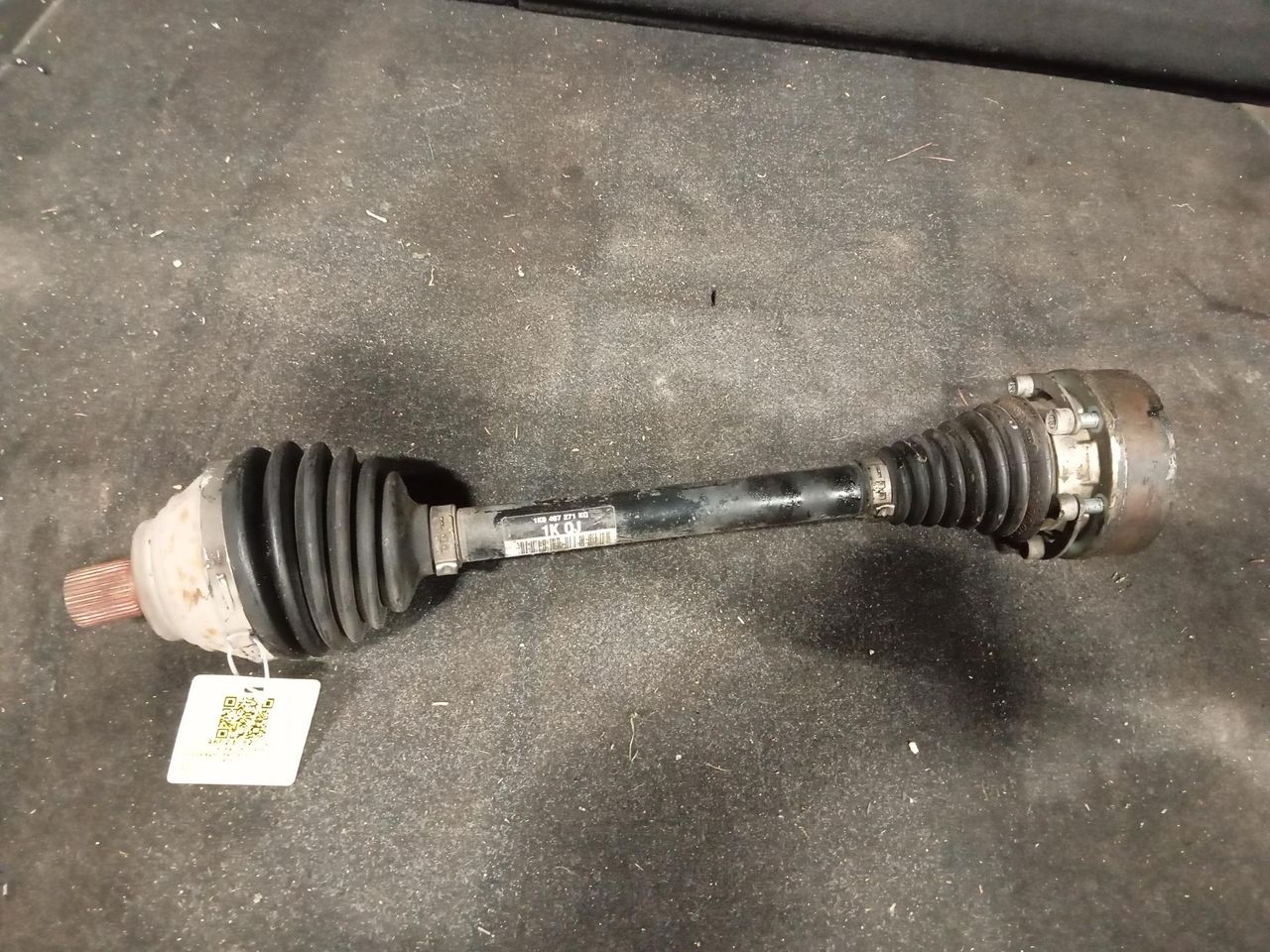 полуось передняя левая (приводной вал, ШРУС) Volkswagen Passat B6 (2005 - 2010), 2.0 л., TDi, дизель, 1K0407271KQ - фото №1