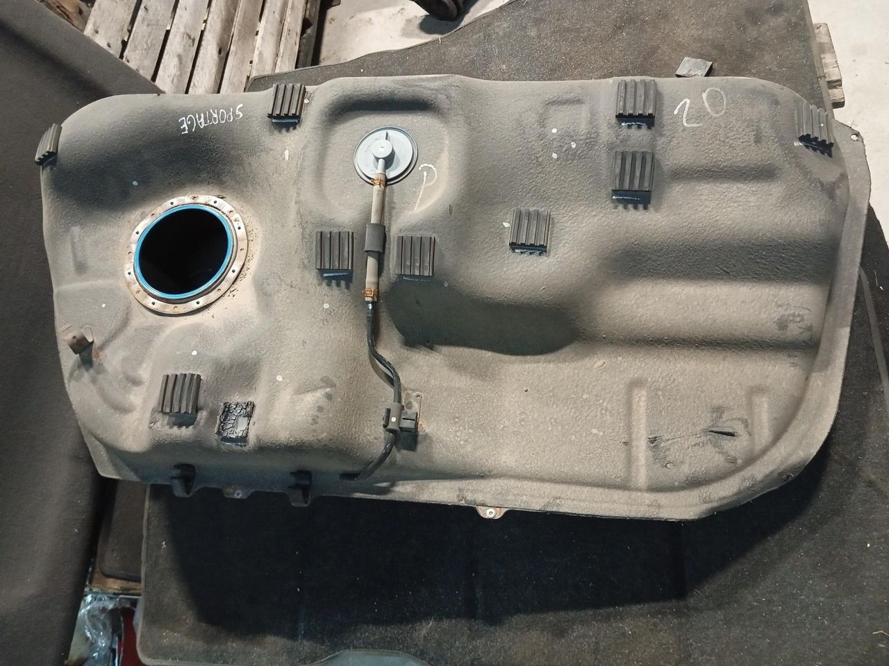 бак топливный Kia Sportage 3 поколение (2010 - 2014), 1.7 л., дизель - фото №1