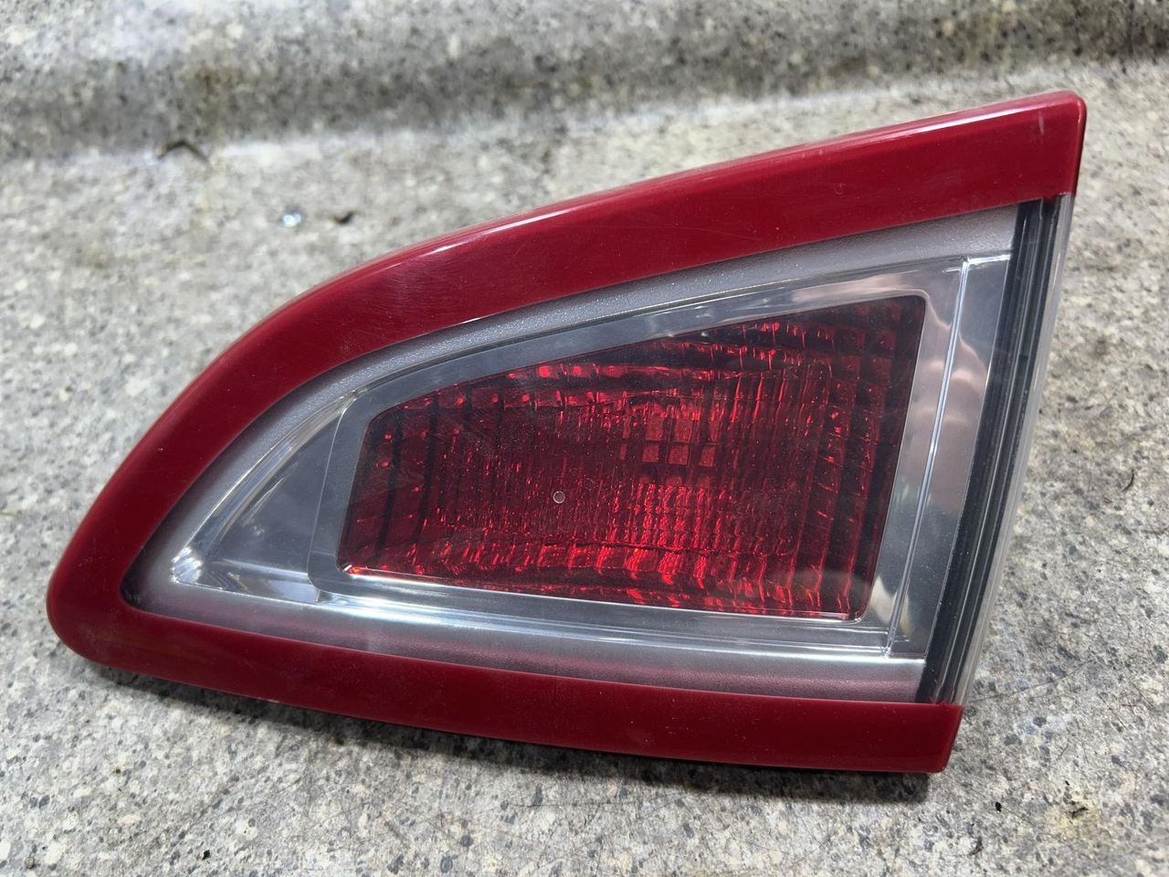фонарь крышки багажника правый Renault Scenic 3 поколение (2009 - 2012) - фото №1