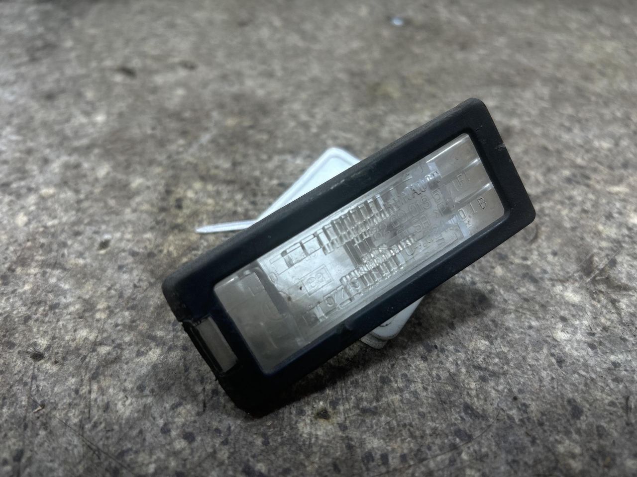 подсветка номера Renault Scenic 3 поколение (2009 - 2012) - фото №1