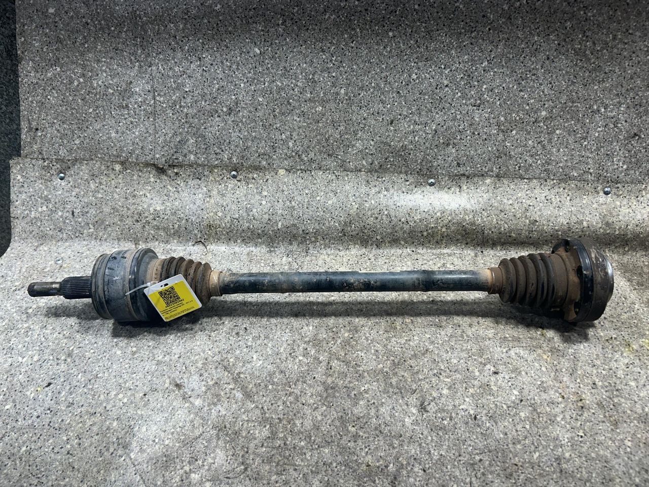 полуось задняя (приводной вал, ШРУС) Volkswagen Touareg 1 поколение (2002 - 2007), 2.5 л., TDi, дизель, полный привод, 7L6501201B - фото №1