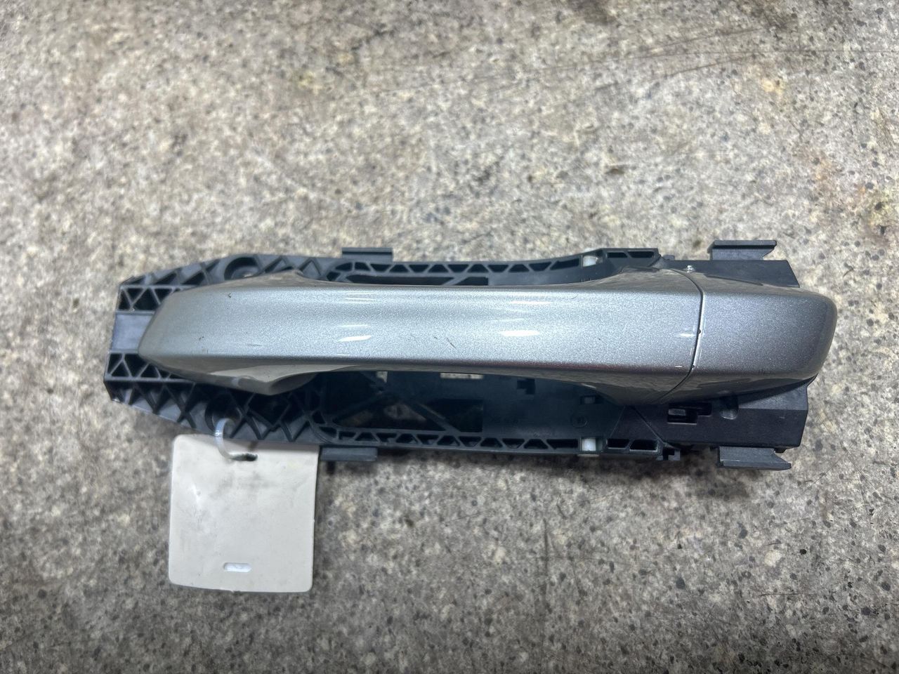 ручка наружная задняя левая Volkswagen Golf 7 поколение (2012 - 2017), 1.6 л., дизель, универсал - фото №1