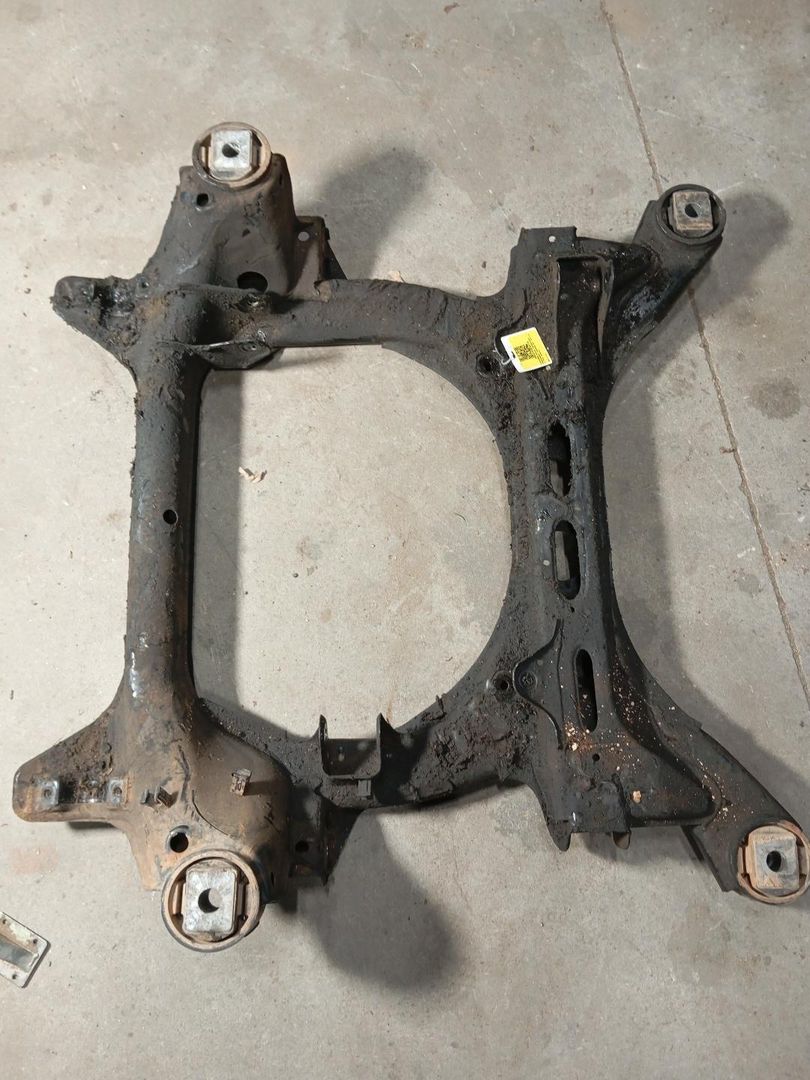 балка подвески передняя (подрамник) Volkswagen Touareg 1 поколение (2002 - 2007), 2.5 л., TDi, дизель, полный привод - фото №1