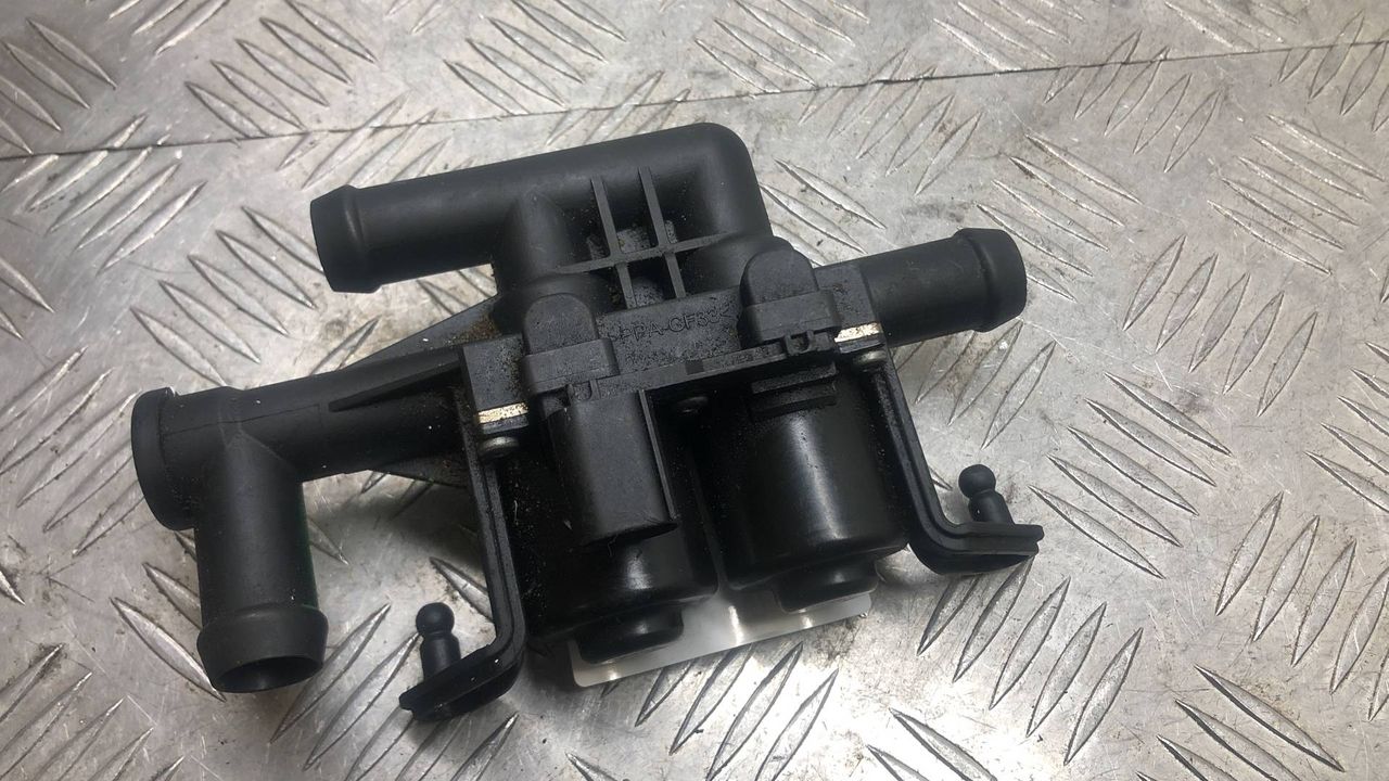 кран отопителя (печки) BMW 5 серия F07/F10/F11 2010, 64219310349, 9310349, 64119119164, 9119164, 64539119164 - фото №1