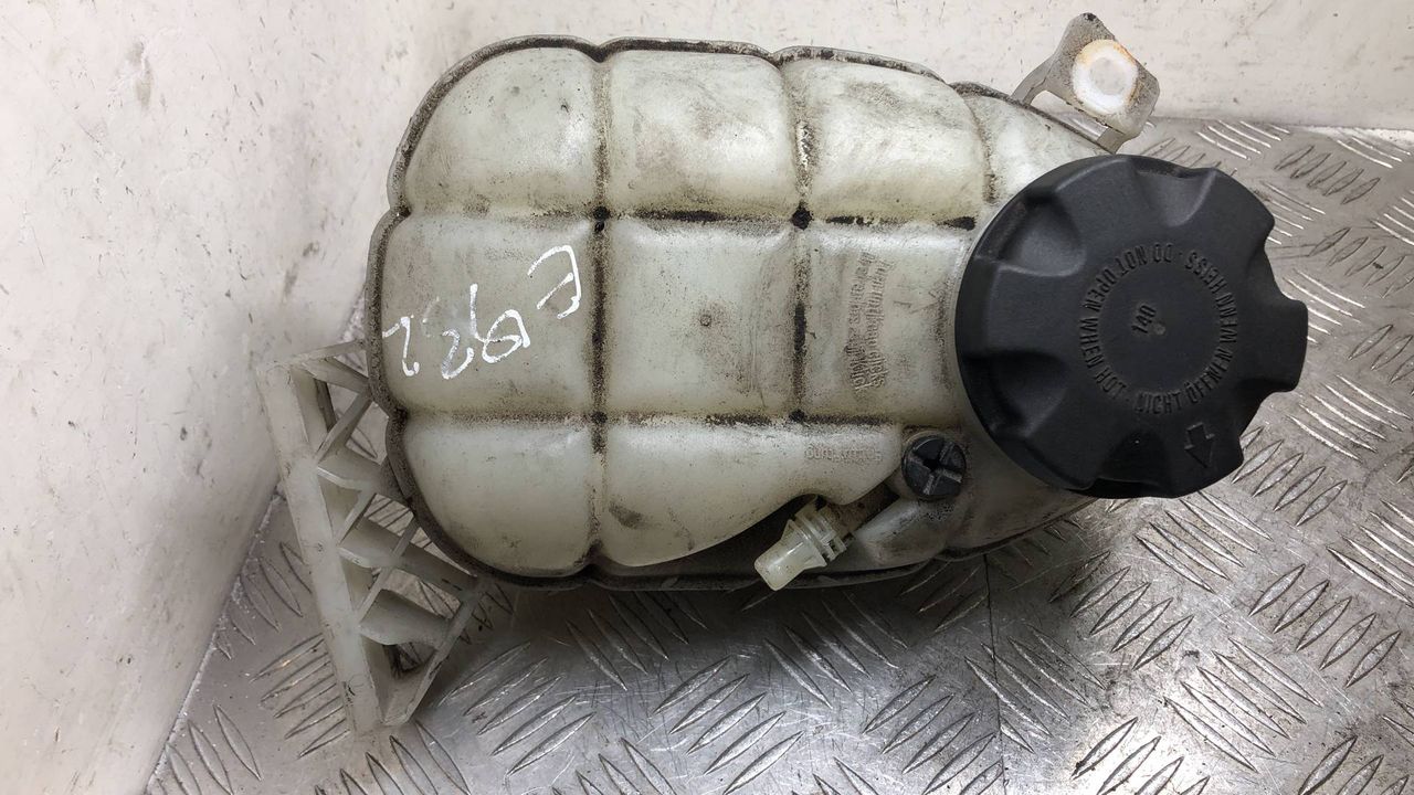 бачок расширительный BMW 3 серия F30/F31/F34 2014, 2.0 л., N47 D20 C, дизель, МКПП, седан, задний привод, правый руль, 17137609468, 17137642160, 7642160 - фото №1