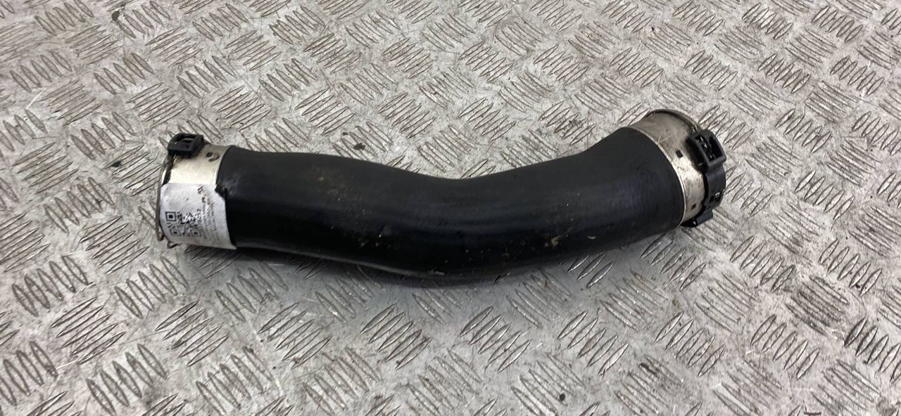 патрубок интеркулера BMW 3 серия F30/F31/F34 2014, 2.0 л., N47 D20 C, дизель, МКПП, седан, задний привод, правый руль, 11618583389