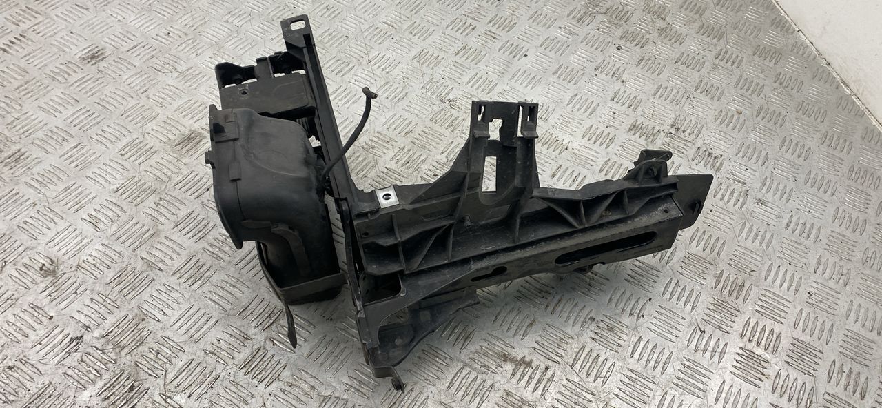 крепление фары левой BMW 5 серия F07/F10/F11 2012, 2.0 л., N47 D20 C, дизель, АКПП, alpinweiß iii (300), хетчбэк 5 дв., задний привод, правый руль, 7200777 - фото №1