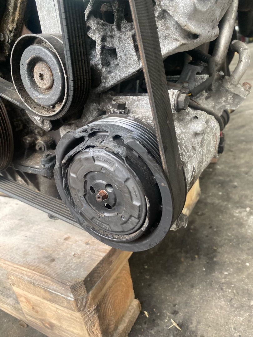 компрессор кондиционера Renault Megane 3 поколение 2012, 1.9 л., F9Q 870, дизель, МКПП, 6SEL14C, 8200956574 - фото №1