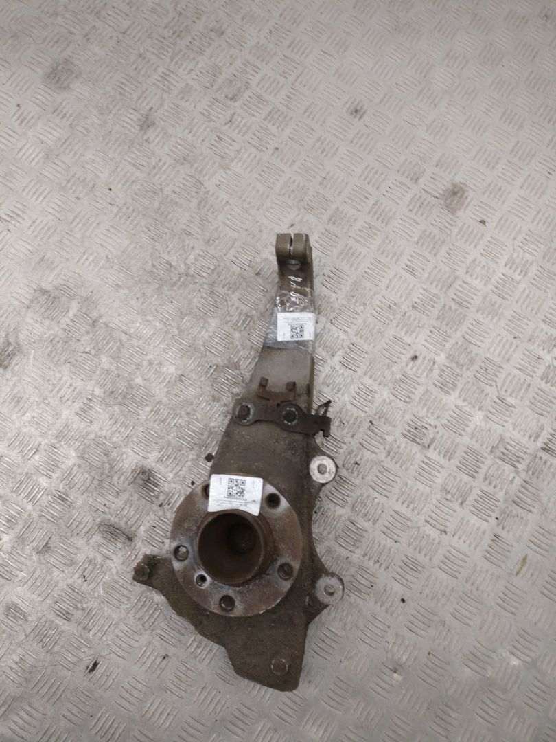 ступица передняя левая BMW 5 серия F07/F10/F11 F10 2011, 3.0 л., N57 D30 A, дизель, АКПП, carbonschwarz metallic (416), седан, задний привод, правый руль, 31206872888, 6872888 - фото №1
