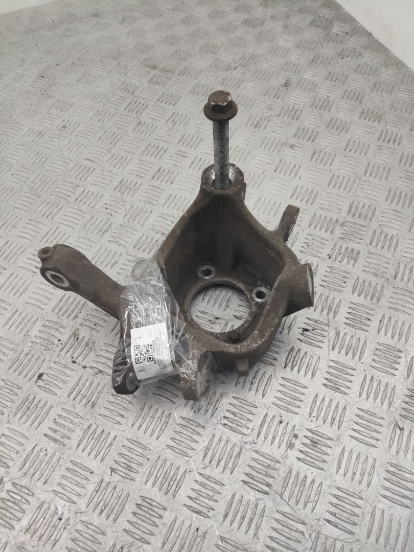 кулак задний левый BMW 5 серия F07/F10/F11 F10 2011, 3.0 л., N57 D30 A, дизель, АКПП, carbonschwarz metallic (416), седан, задний привод, правый руль - фото №1