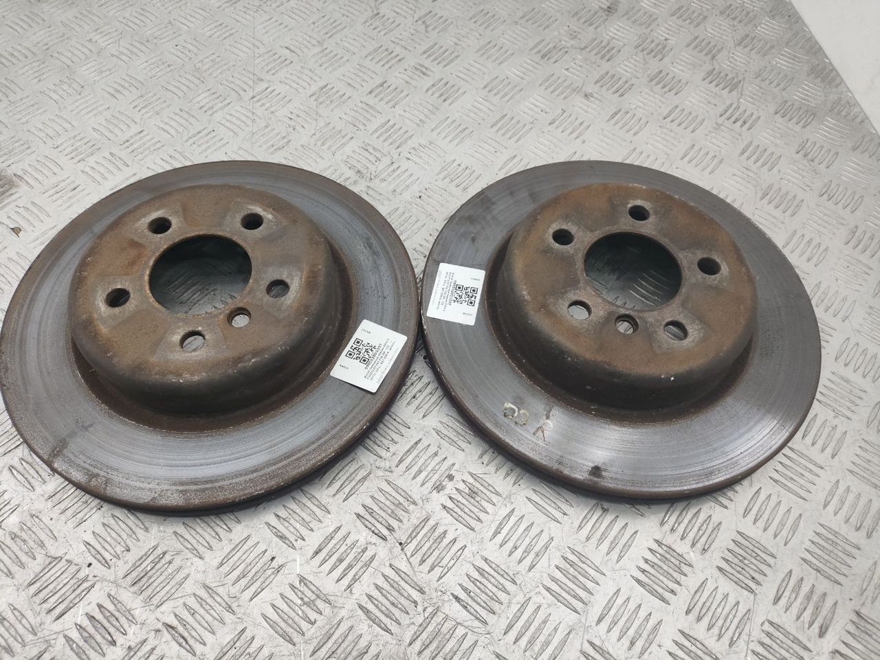 диск тормозной задний BMW 5 серия F07/F10/F11 F10 2011, 3.0 л., N57 D30 A, дизель, АКПП, carbonschwarz metallic (416), седан, задний привод, правый руль - фото №1