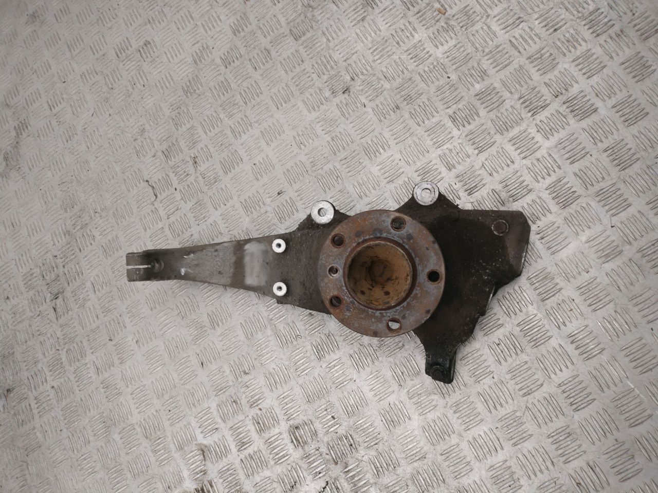 ступица передняя левая BMW 5 серия F07/F10/F11 F10 2012, 2.5 л., дизель, АКПП, sophistog brillan metall (b90), седан, задний привод, правый руль