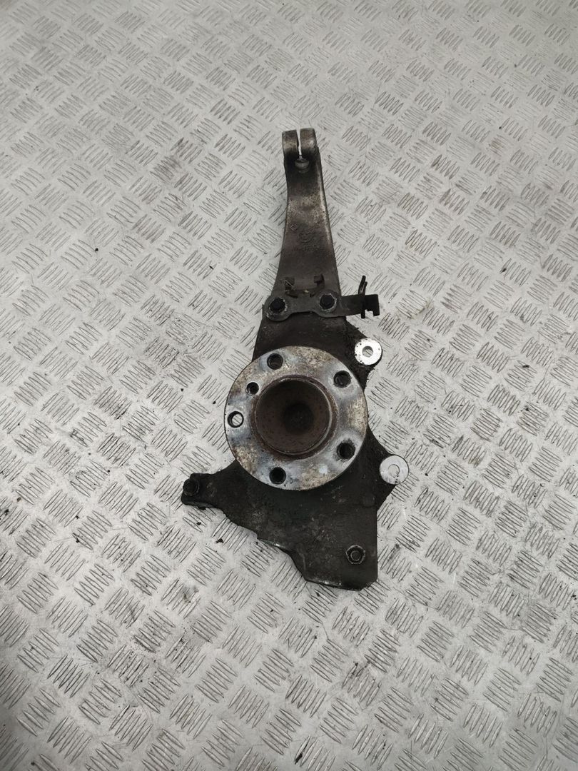 кулак поворотный левый BMW 5 серия F10/F11 [рестайлинг] F10 2014, 2.5 л., дизель, АКПП, carbonschwarz metallic (416), седан, задний привод, правый руль