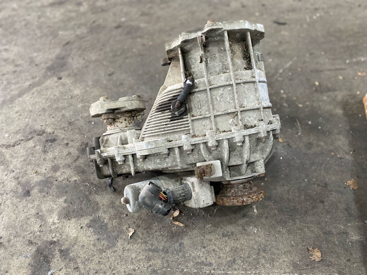 раздаточная коробка Land Rover Range Rover 3 поколение (2002 - 2005), 4.4 л., M62 B44, бензин, 2411041 - фото №1