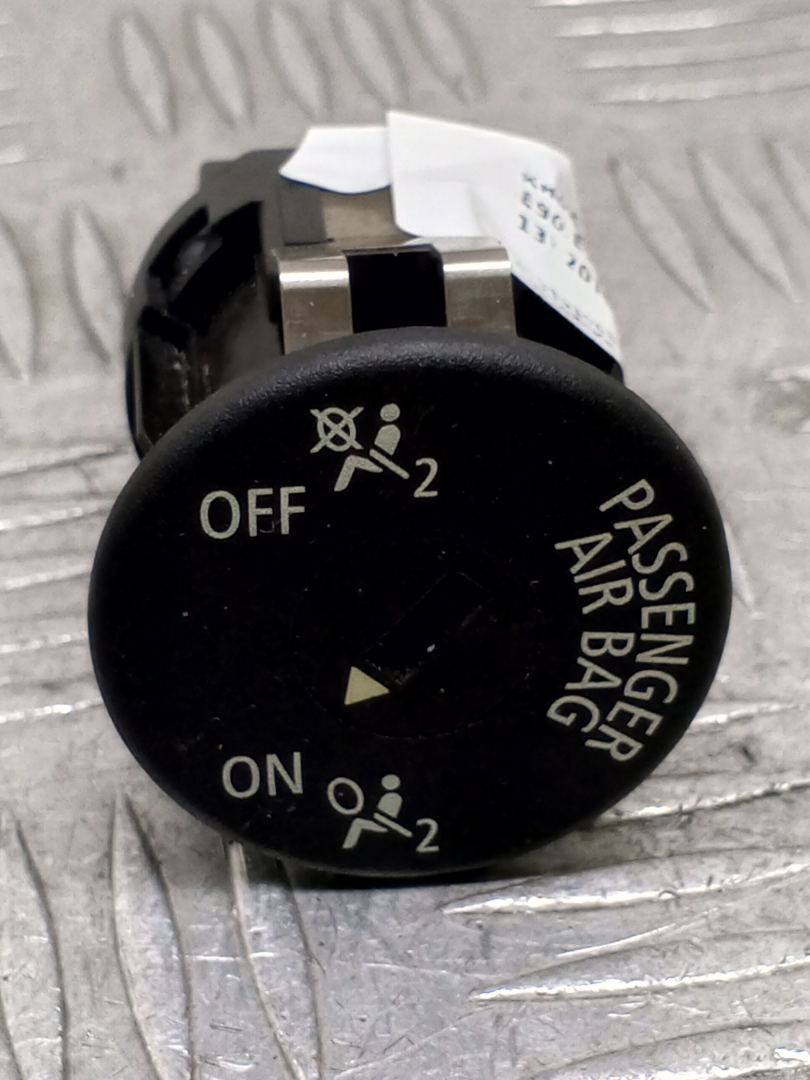 кнопка Airbag BMW 3 серия E90/E91 [рестайлинг] E90N 2010, 2.0 л., N47 D20 C, дизель, МКПП, седан, 61319196886, 9196886