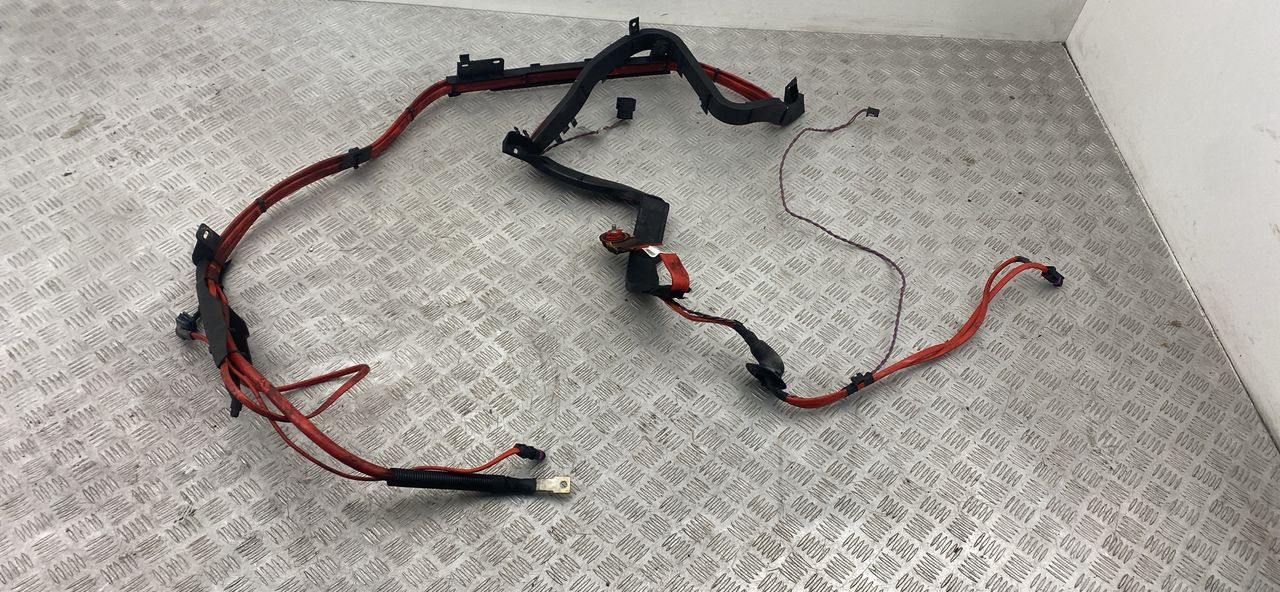 плюсовой провод аккумулятора BMW 5 серия F10/F11 [рестайлинг] F10 2014, 2.5 л., дизель, АКПП, carbonschwarz metallic (416), седан, задний привод, правый руль, 9348286
