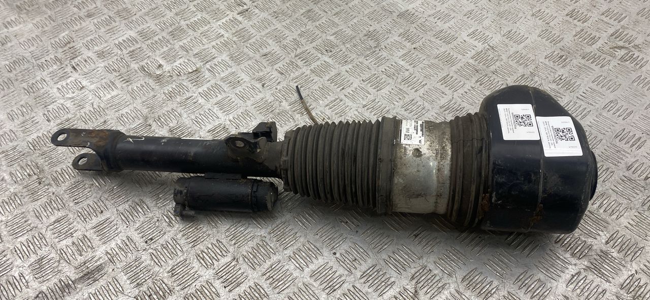 пневмостойка передняя BMW 7 серия G11/G12 G11 2017, 3.0 л., B57 D30 A, дизель, АКПП, carbonschwarz metallic (416), седан, задний привод, правый руль, 78687755402, 7755402, 37106877554, 6877554 - фото №1