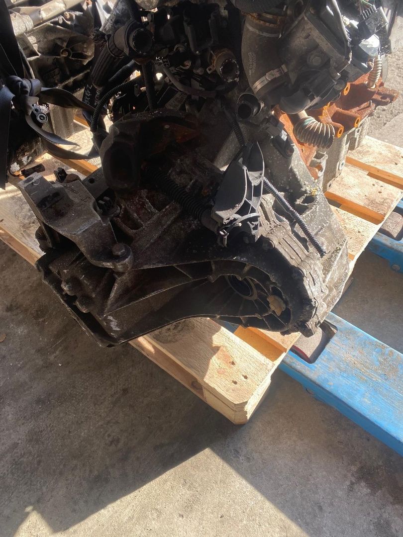 КПП механическая (МКПП) Renault Megane 3 поколение [2-й рестайлинг] 2014, 1.5 л., K9K 636, дизель, МКПП, 320108901R
