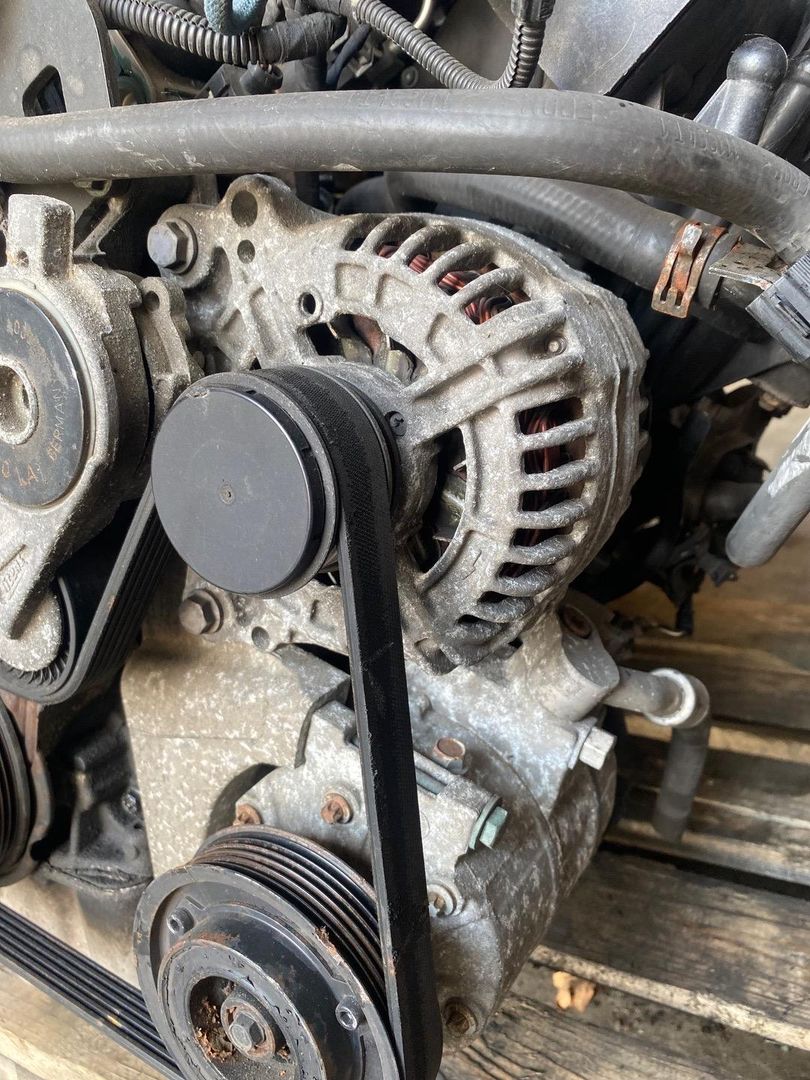 генератор Volkswagen Touran 1 поколение 2005, 2.0 л., BLX, бензин, МКПП - фото №1