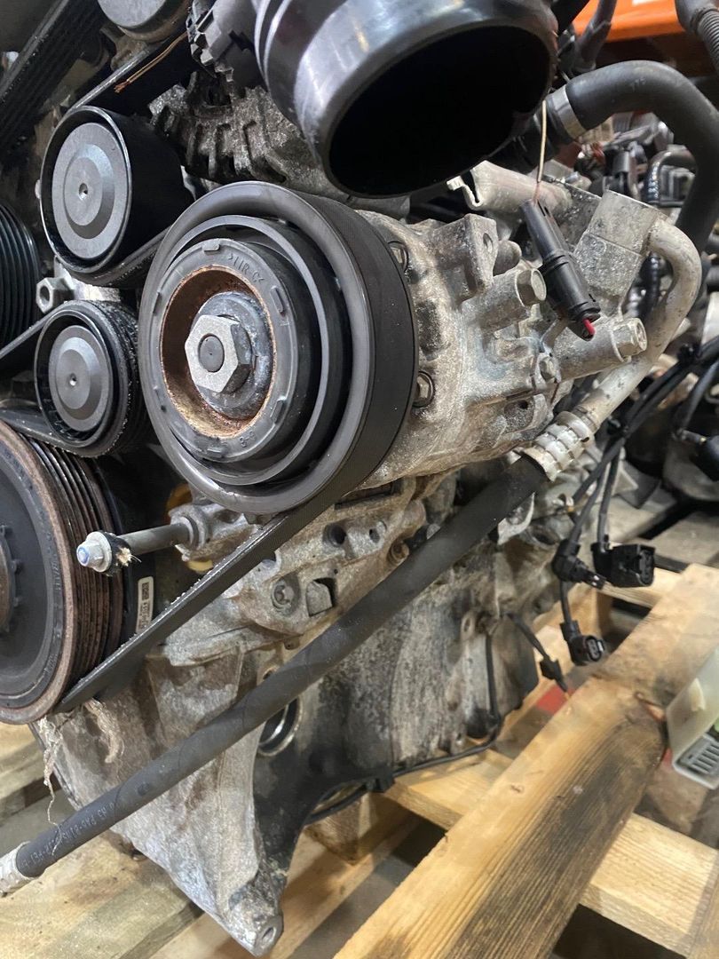 компрессор кондиционера BMW 3 серия F30/F31/F34 [рестайлинг] F30 2015, 2.0 л., N47 D20 C, дизель, МКПП, estoril blau (b45), седан, полный привод, правый руль, 9330831, 64529330831, 6SEU14A