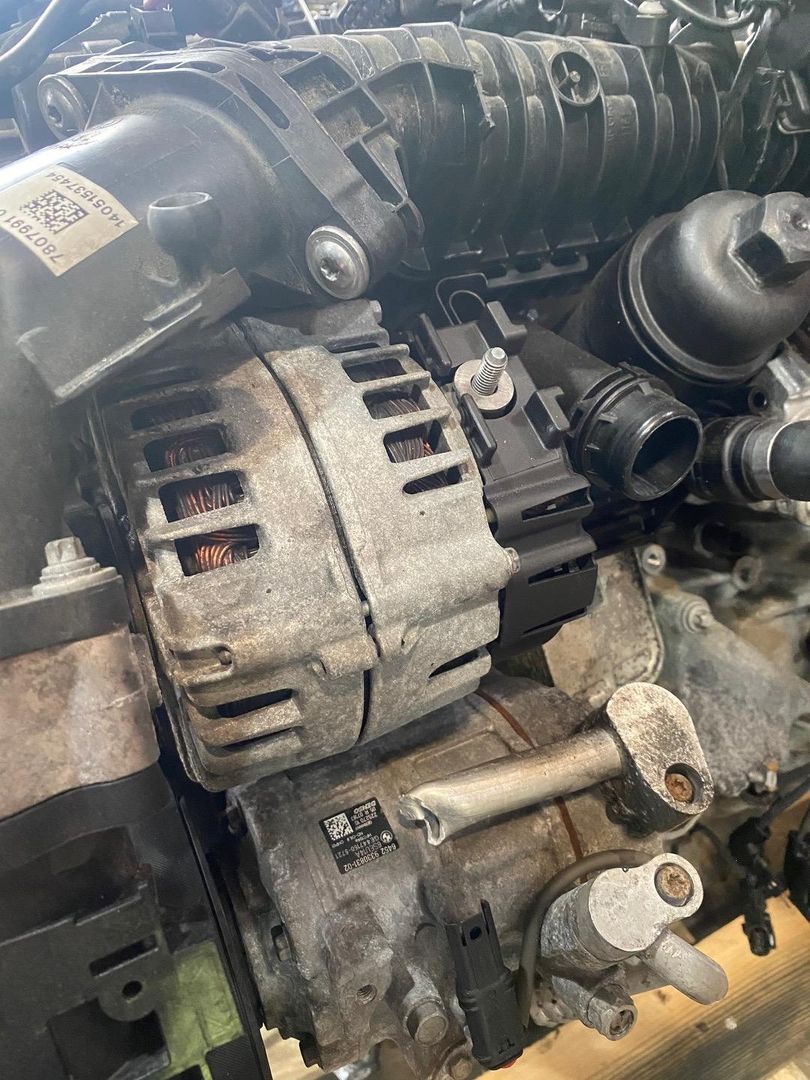 генератор BMW 3 серия F30/F31/F34 [рестайлинг] F30 2015, 2.0 л., N47 D20 C, дизель, МКПП, estoril blau (b45), седан, полный привод, правый руль, 8578608, 12318578608, FG18S141