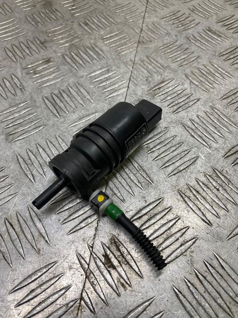 насос (моторчик) омывателя стекла BMW 3 серия F30/F31/F34 F31 2014, 3.0 л., N57 D30 A, дизель, АКПП, универсал, задний привод, правый руль, 7302588, 67127302588 - фото №1