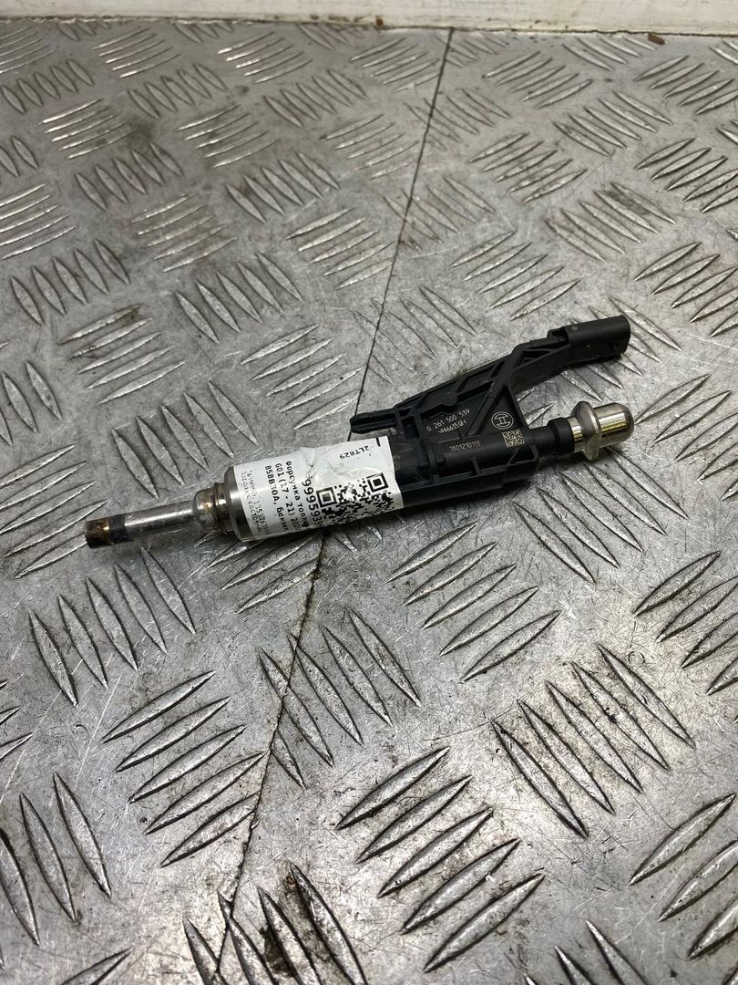 форсунка BMW X3 G01 2020, 3.0 л., B58 B30 A, бензин, АКПП, brillanteffekt metallic (a90), внедорожник 5 дв., полный привод, правый руль, 7639990, 13537639990, 0261500539 - фото №1