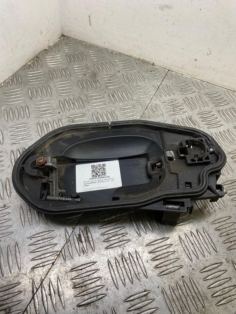 скелет ручки двери передней правой BMW 5 серия E60/E61 2006, зеленый, седан, 51217034544, 7034544