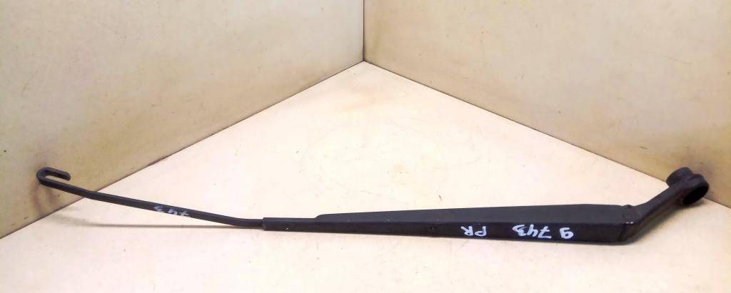 щеткодержатель (поводок стеклоочистителя, дворник) Mazda 626 GF 1997, 2.0 л., i, бензин, 5МКПП, серебристый, хетчбэк 5 дв., передний привод, GE4V-67-321A - фото №1