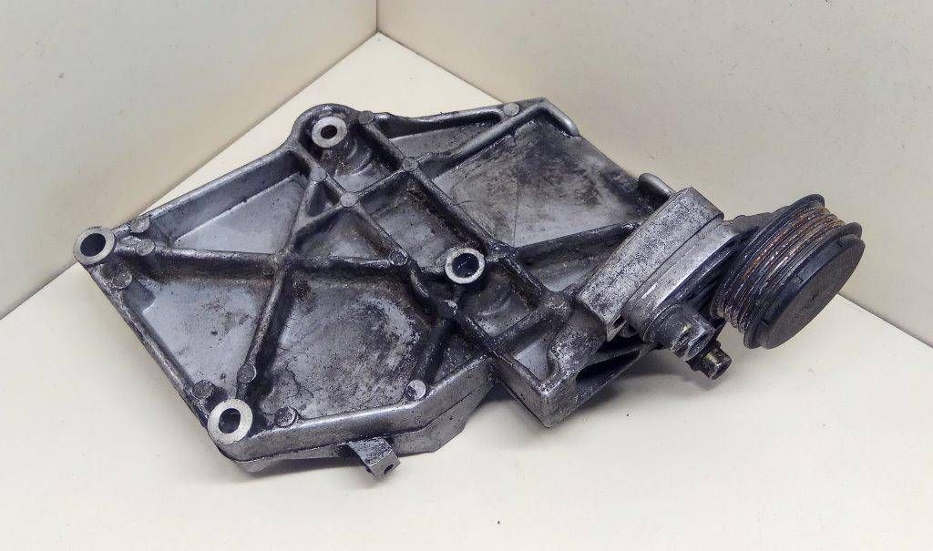 кронштейн двигателя Audi A6 4A/C4 1997, 1.9 л., TDi, дизель, 028260885A - фото №1