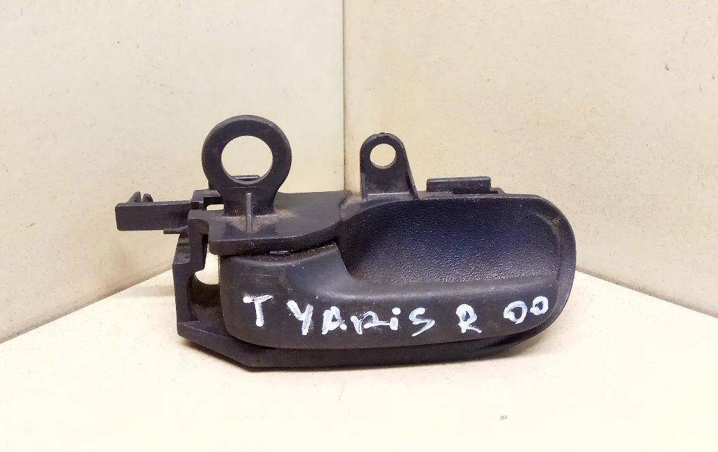 ручка внутренняя Toyota Yaris P1 2000 - фото №1