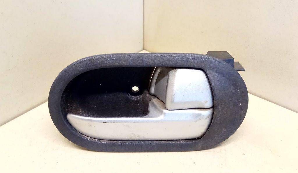 ручка внутренняя передняя правая Mitsubishi Colt 6 поколение (Z20/Z30) 2006, 1.5 л., OM 639.939, дизель, МКПП, черный, хетчбэк 5 дв., передний привод, 5716A306XA - фото №1