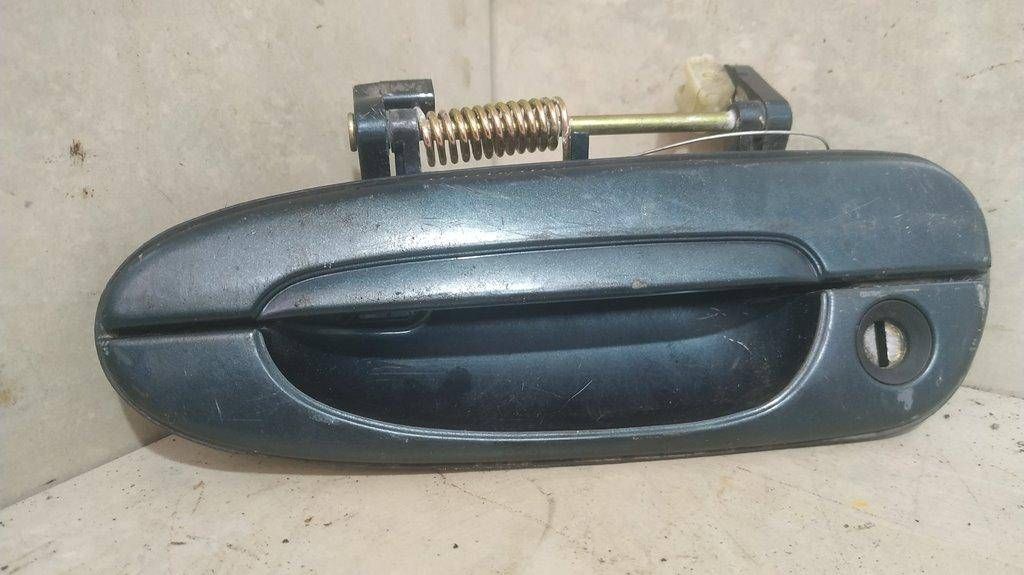 ручка наружная Mazda 626 GE 1991, 2.0 л., i, бензин, АКПП, седан, передний привод, GA7B-59-410B - фото №1