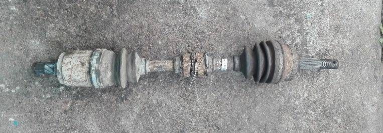 полуось передняя левая (приводной вал, ШРУС) Nissan Almera N16 2002, 1.5 л., i, бензин, 391015M310 - фото №1